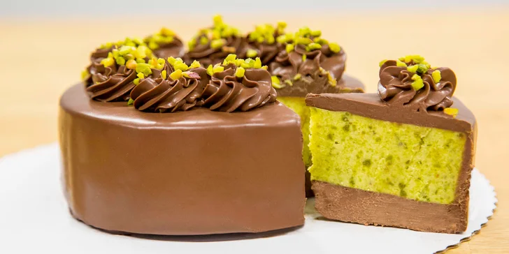 Dort s hořkou čokoládou a vrstvou Ganache ze sicilských pistácií