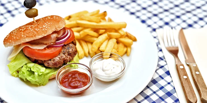 Jak chutná v historickém centru: Burger v restauraci na Staroměstském náměstí