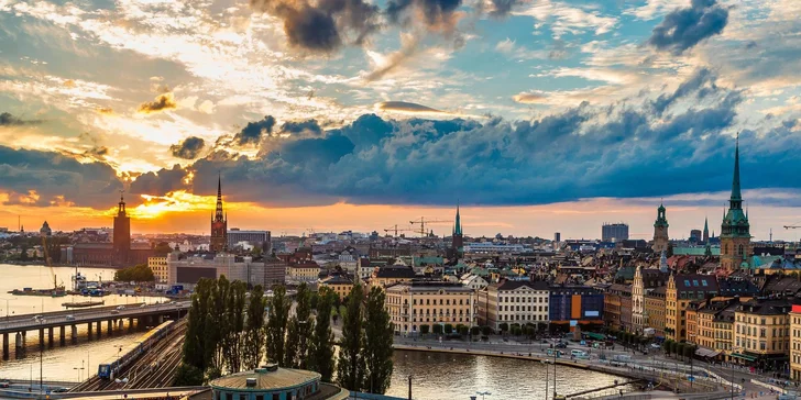 Historické jádro na ostrově Gamla stan, moderní čtvrti i nábřeží, odkud vyrážejí lodě po Stockholmském souostroví, poznáte během zájezdu s CK Fischer.