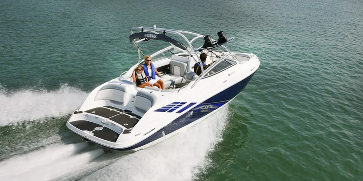320 koní na 20 až 60 minut: Jízda sportovní motorovou lodí Yamaha AR230