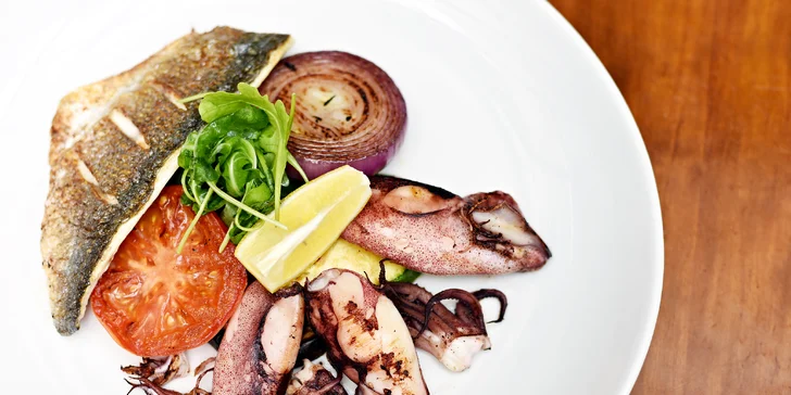 Středomořské degustační menu: rizoto, rybí plato a pomerančový sorbet