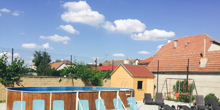 Vyrazte za dobrým vínem: penzion ve Valticích, apartmán s vířivkou, snídaně