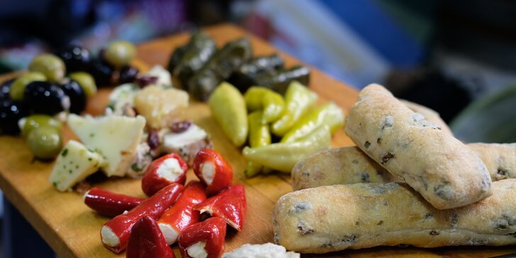 Řecké delikatesy v hodnotě až 1500 Kč: olivy, sýry nebo třeba mořské plody