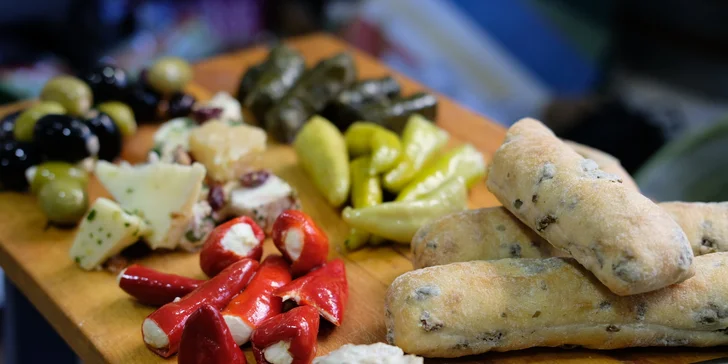 Řecké delikatesy a 20% sleva na další nákup: olivy, sýry, sušená rajčata i ovoce