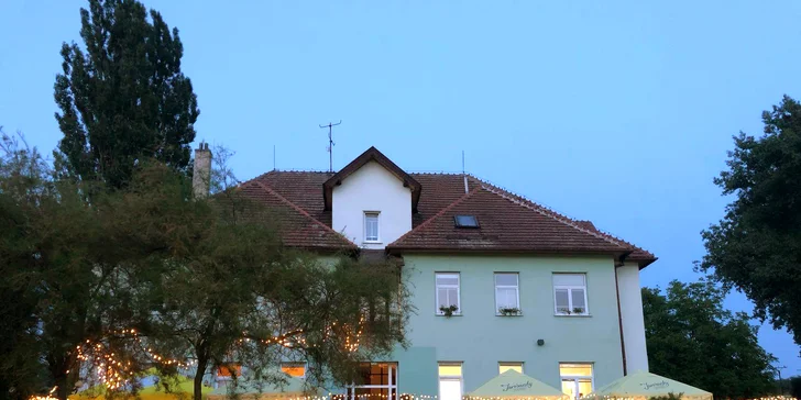 Steaková hostina pro 2 osoby: krkovička na švestkové omáčce i přípitek