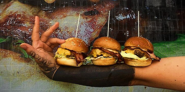 Svačina přesně do ruky: burger Hovězák s 50 g vyzrálého masa a čedarem