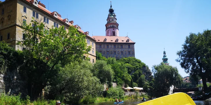 Denní či noční rafting i půjčení 3 lodí v Českém Krumlově až pro 6 vodáků