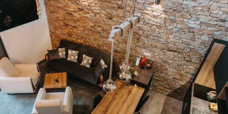 Samozrejmosťou je kúpeľňa so sprchou a toaletou.