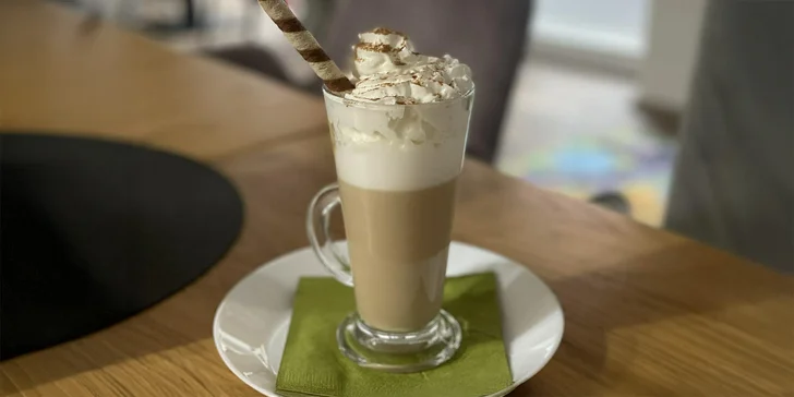 V zimě je na výběr i perníčkové latté, které představuje sladké pohlazení s jemnou chutí perníkového koření.