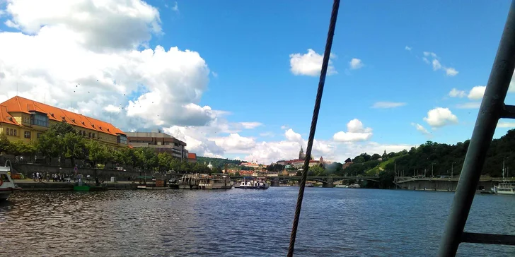 Praha Vás z paluby lodě uchvátí...