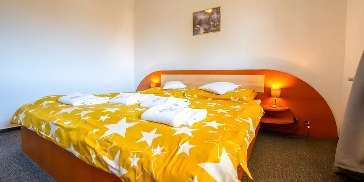  Pripravené pre vás budú dvojlôžkové izby s balkónom.