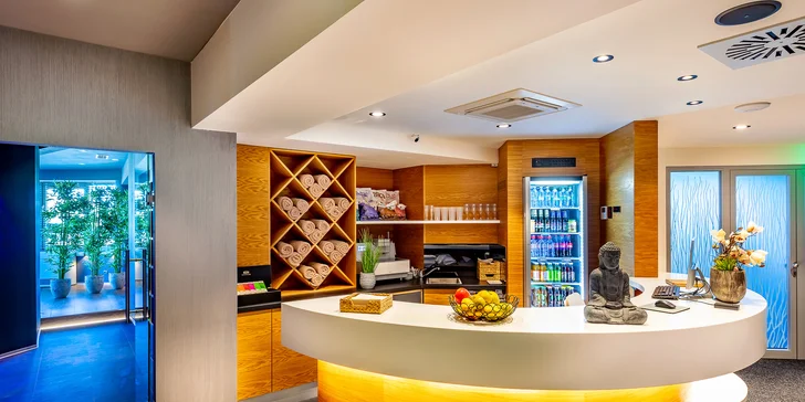 Na recepci je k dispozici bar, kde si můžete zakoupit nealkoholické i alkoholické nápoje a občerstvení.