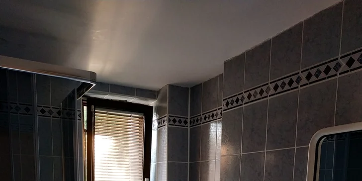 Ku každej izbe patrí aj vlastná kúpeľňa.