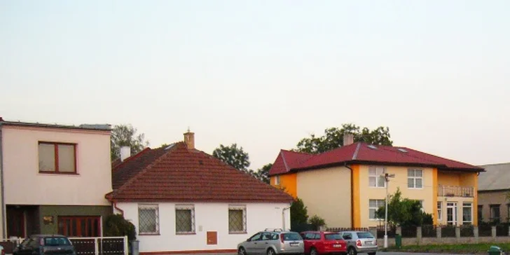 Parkování je možné v ulici Krokova.