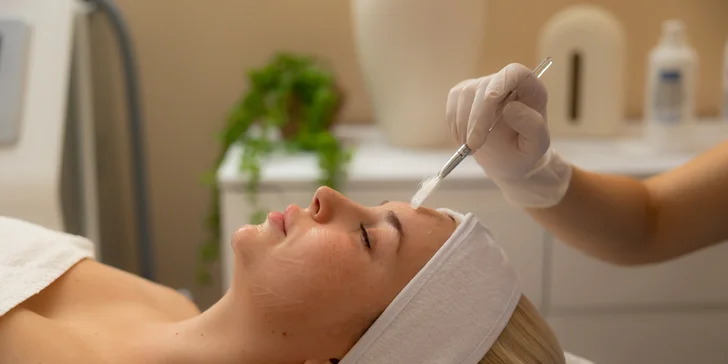 Vyberte si z pestrej ponuky, kde nechýba Oxygen glow ritual využívajúci 95 % kyslíka na rozžiarenie tváre, ani prémiové 24K gold signature so zlatom. 