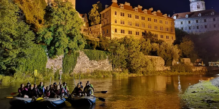 Denní či noční rafting i půjčení 3 lodí v Českém Krumlově až pro 6 vodáků