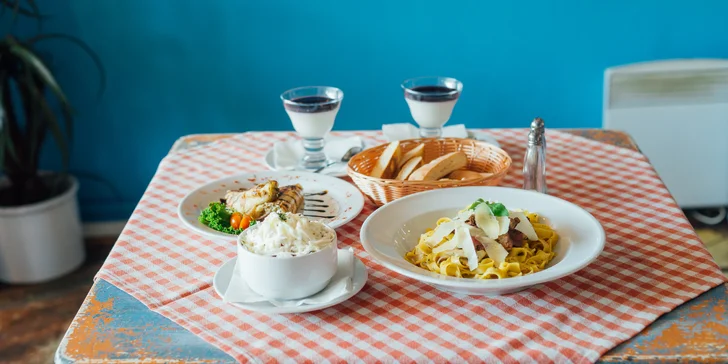 Pasta menu pro 2 osoby: biftek, losos, šopský salát i Panna cotta