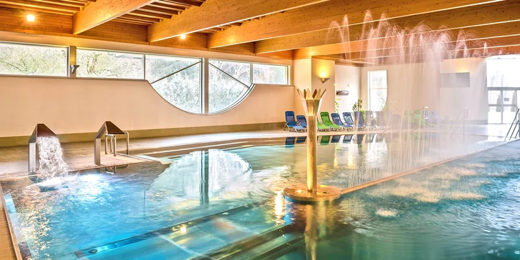 Wellness pobyt s polopenzí pro dva: sauny, vířivka, bazén a procedury