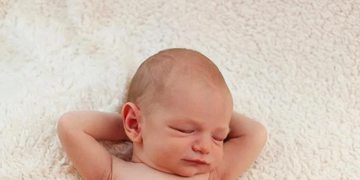 Profesionální novorozenecké (newborn) a těhotenské focení v ateliéru