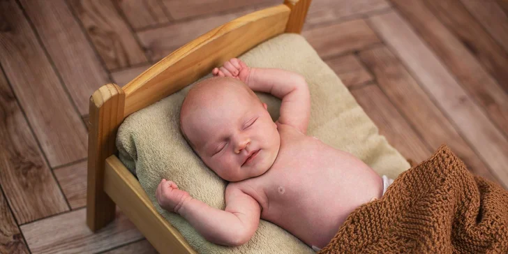 Profesionální novorozenecké (newborn) a těhotenské focení v ateliéru