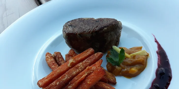 Lehké degustační menu na srpen: 5 chodů, tuňák, krevety, panenka i dezert