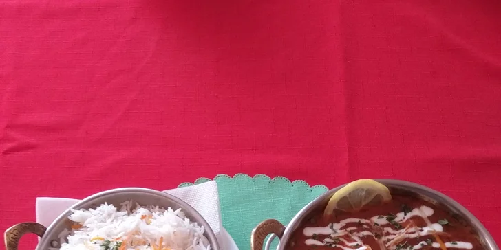 Indické menu s polévkou a hlavním jídlem: kuřecí i vegetariánská varianta