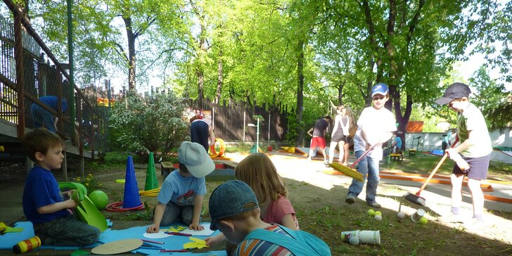 Neomezený minigolf v centru Brna: vstup pro dítě, dospělého i rodinu
