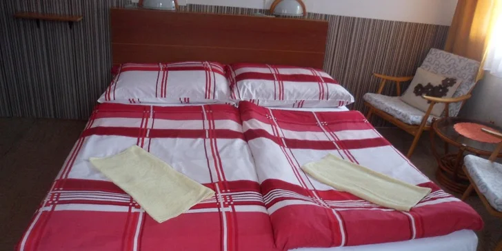 Nechte se okouzlit krásou Krušných hor: turistický pobyt pro 2 s polopenzí