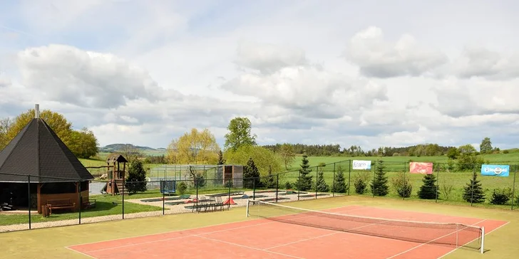 Pobyt ve středních Čechách: 2–3 noci s polopenzí, rybaření, bowling i minizoo