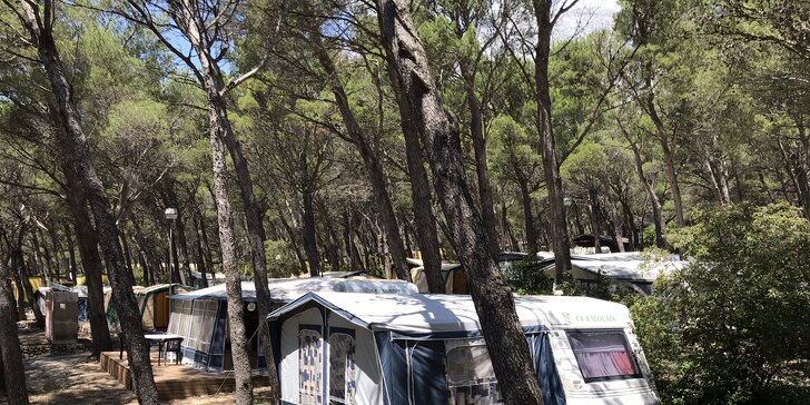 7 nocí v karavanu v kempu na Makarské riviéře včetně autobusové dopravy