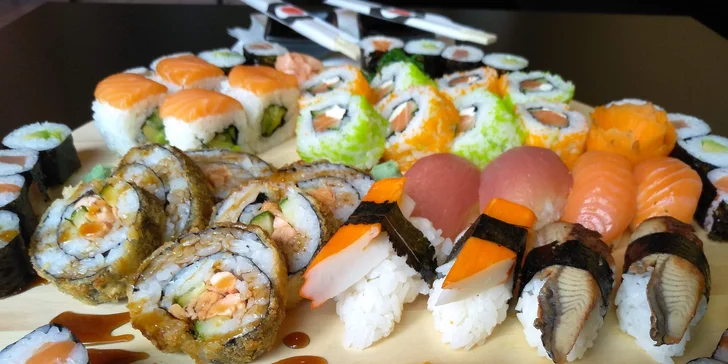 Sushi sety v OC Olympia: 20 nebo 50 kusů s tuňákem, avokádem i úhořem