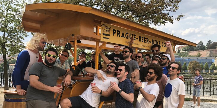 Pivní kolo až pro 16 kamarádů: parádní jízda s pivem nebo Proseccem