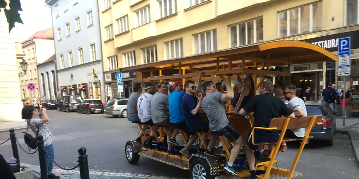 Pivní kolo až pro 16 kamarádů: parádní jízda s pivem nebo Proseccem