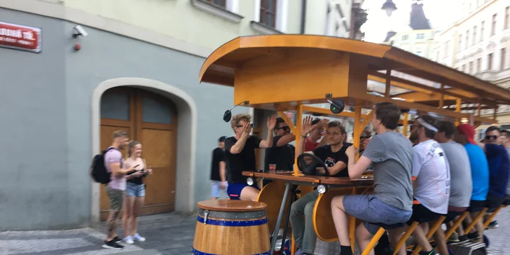 Pivní kolo až pro 16 kamarádů: parádní jízda s pivem nebo Proseccem