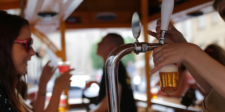 Pivní kolo až pro 16 kamarádů: parádní jízda s pivem nebo Proseccem