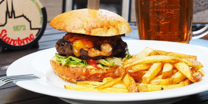 Zažeňte hlad: 2 napěchované hovězí burgery Elektra s porcí hranolků