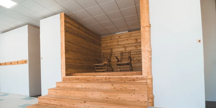 Moderní hotel na Šumavě: polopenze i neomezený vstup do vyhřívaného bazénu