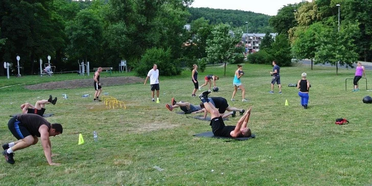 Sílu tělu: Skupinové lekce Hammer Strength včetně venkovního funkčního tréninku