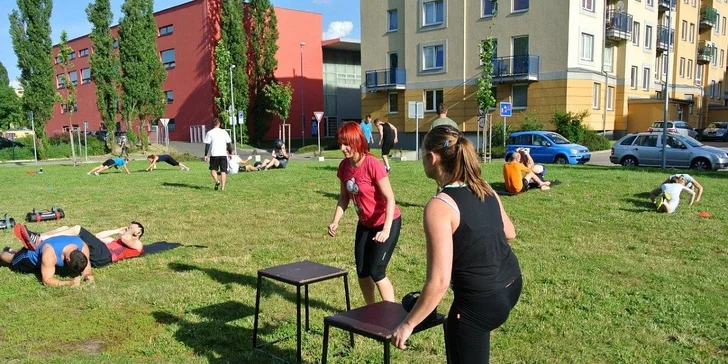Sílu tělu: Skupinové lekce Hammer Strength včetně venkovního funkčního tréninku