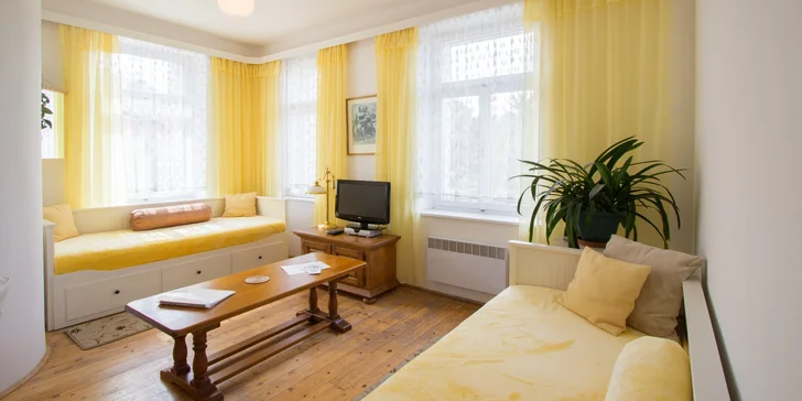 3-6 dní v centru Českého Krumlova: privátní wellness a snídaně s donáškou