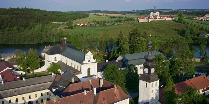 A na dohled máte slavný kostel sv. Jana Nepomuckého.