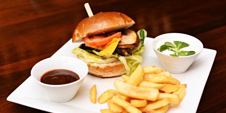 Burgerové menu na výběr: hovězí, pálivý, kuřecí i vegetariánský burger