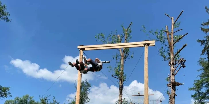 A dopřát si můžete i zhoupnutí na obří houpačce.