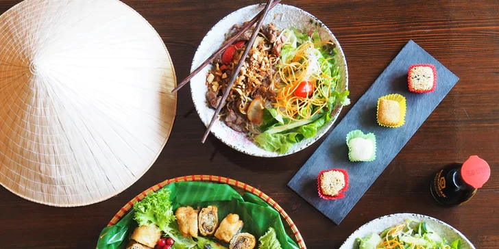 Autentické vietnamské menu pro 2: bůček z grilu a tofu nebo Bún bò Nam Bộ
