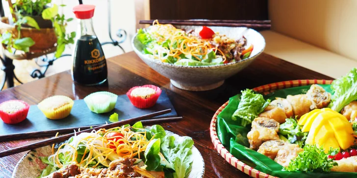 Autentické vietnamské menu pro 2: bůček z grilu a tofu nebo Bún bò Nam Bộ