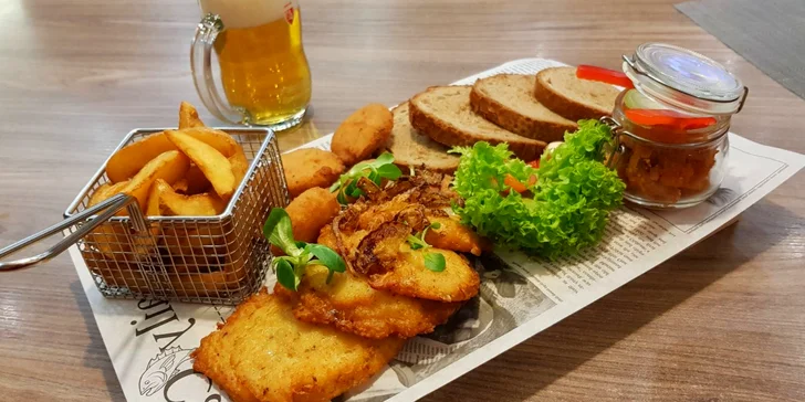 Tvarůžková hostina: tatarák, křupavé placičky i smažené syrečky a hranolky
