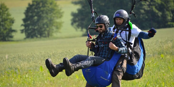 Vyhlídkový tandemový let: ukázka paraglidingu, fotky z akce a super zážitek