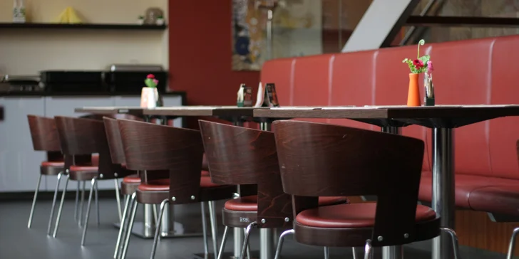 Posezení v asijské restauraci: sushi sety s 16–39 ks, krevety, losos i avokádo