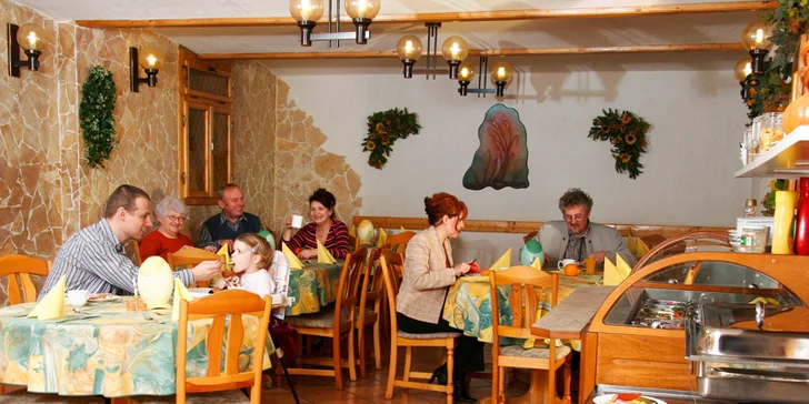 Předvánoční Budapešť: 3 noci se snídaní, adventní trhy i návštěva lázní