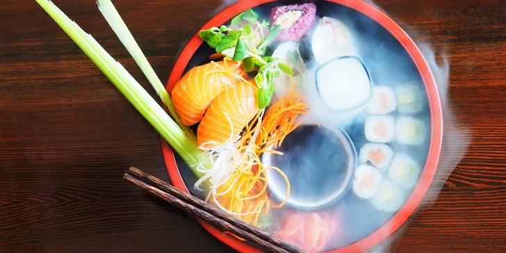 Sushi sety podávané na suchém ledu: 14 i 34 ks s lososem, tuňákem i vege